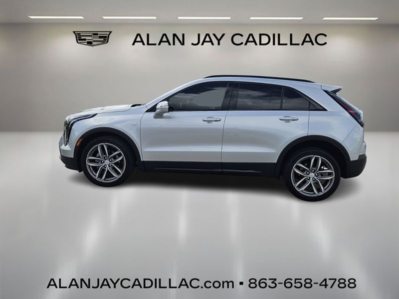2022 Cadillac XT4 Sport photo 2