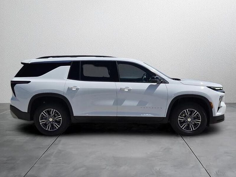 2025 Chevrolet Traverse LT - Photo 8