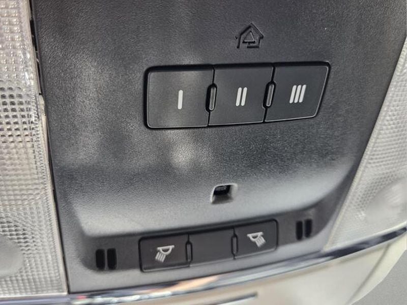 2023 Chrysler 300 Touring L - Photo 27