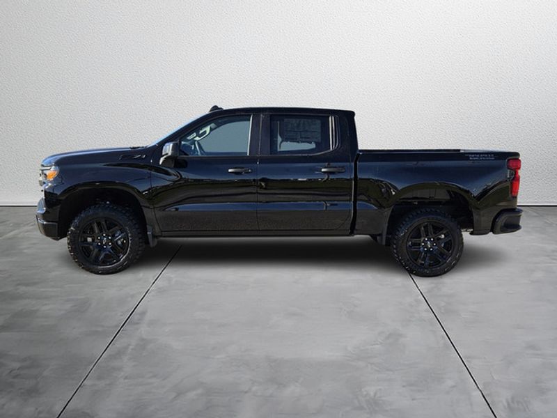 2025 Chevrolet Silverado 1500 Custom Trail Boss photo 2