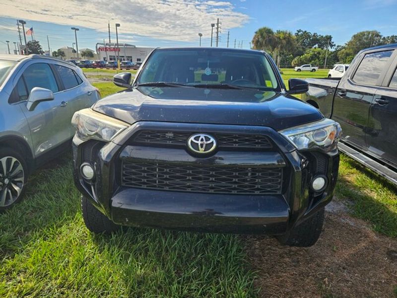 2018 Toyota 4Runner SR5 photo 2