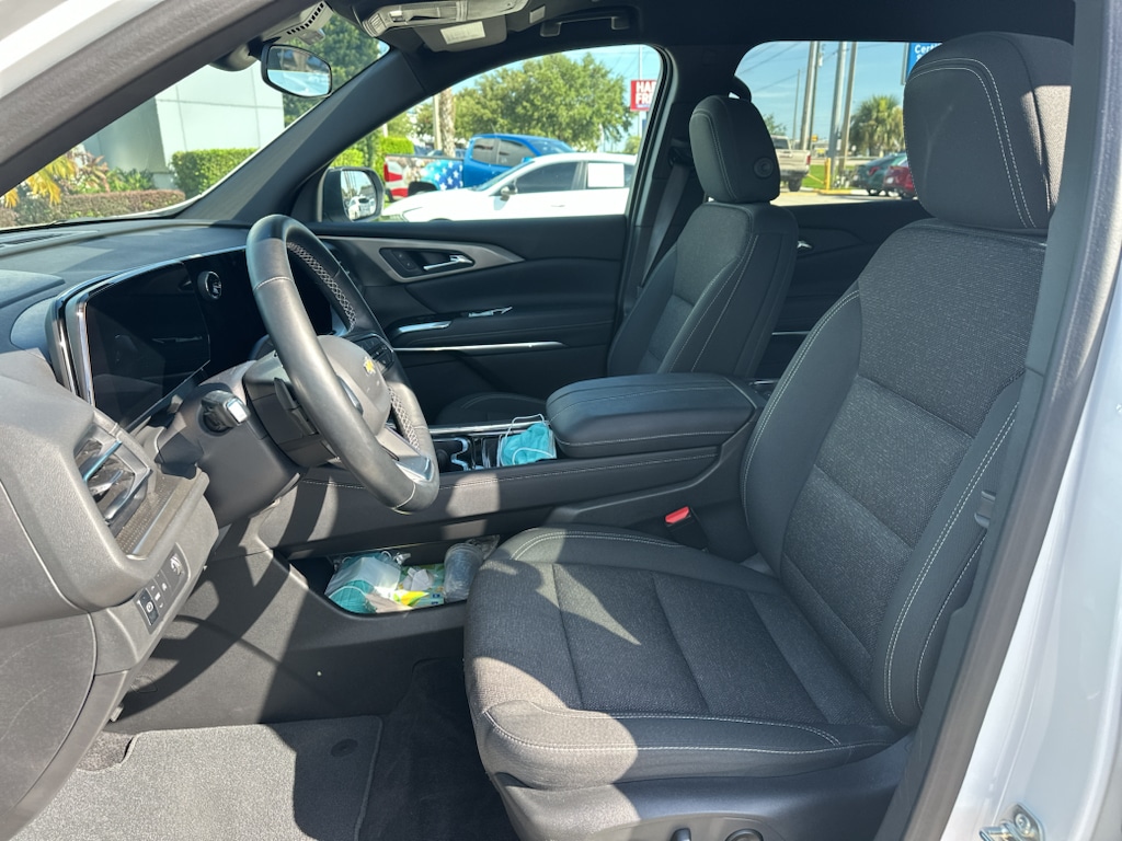 Used 2025 Chevrolet Traverse LT SUV