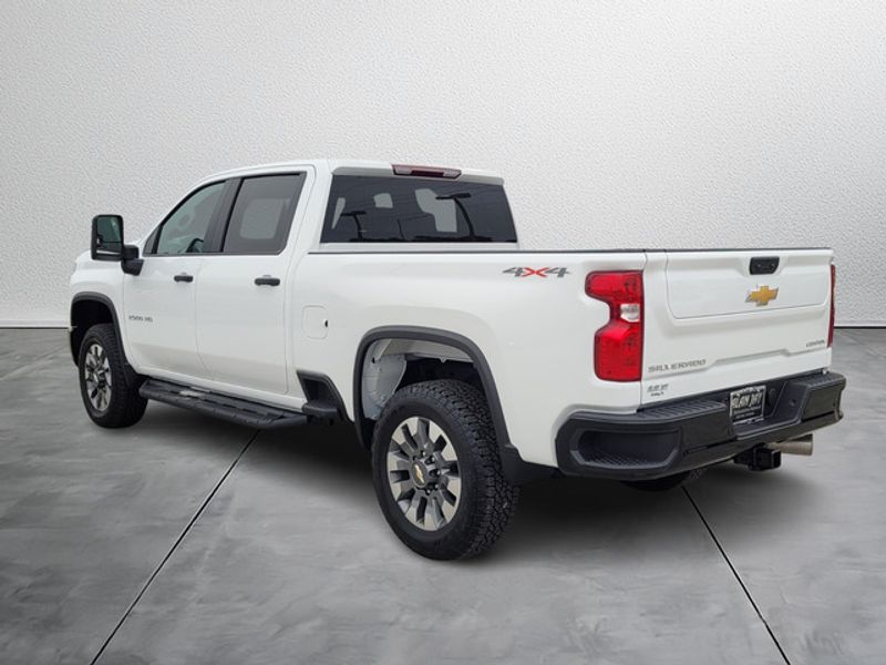 2025 Chevrolet Silverado 2500HD Custom photo 4