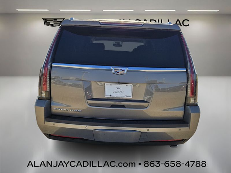 2019 Cadillac Escalade ESV photo 4