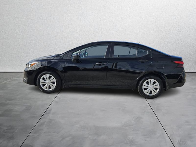 2023 Nissan Versa S photo 3