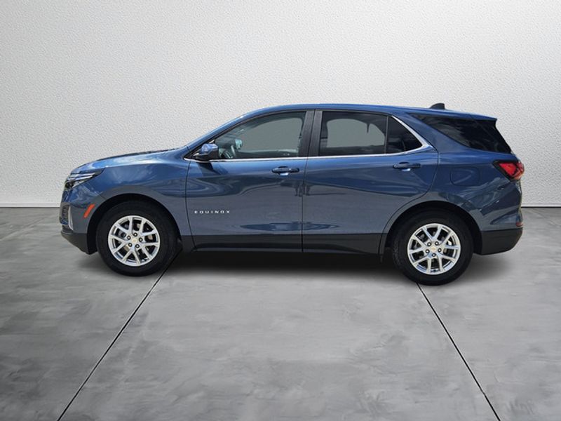 2024 Chevrolet Equinox LT photo 2