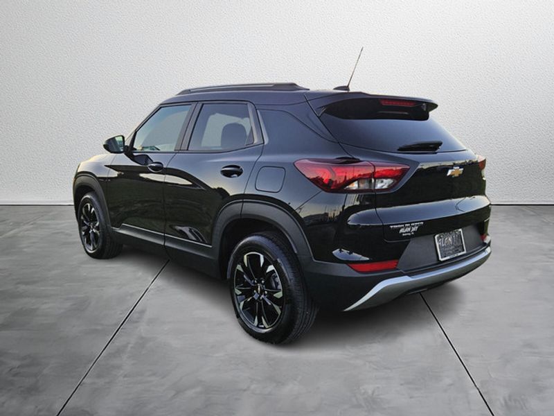 2023 Chevrolet Trailblazer LT photo 3
