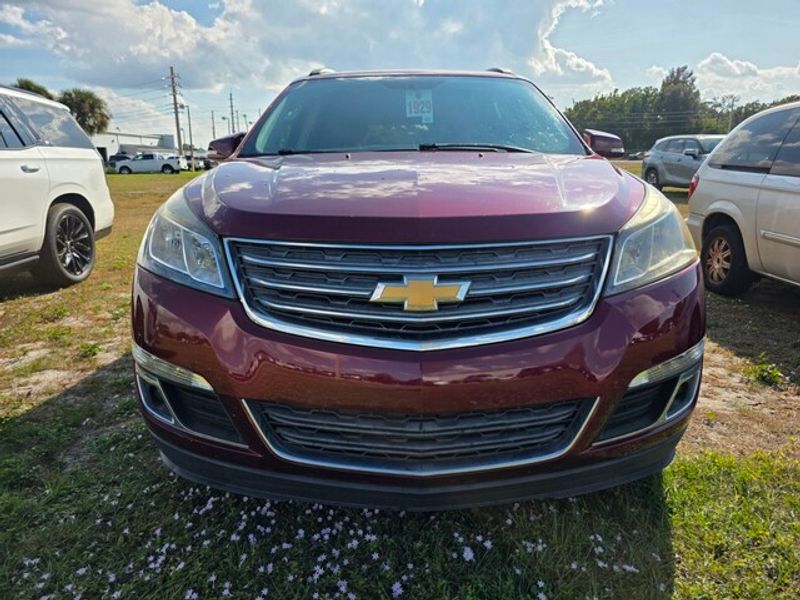 2017 Chevrolet Traverse 1LT photo 2