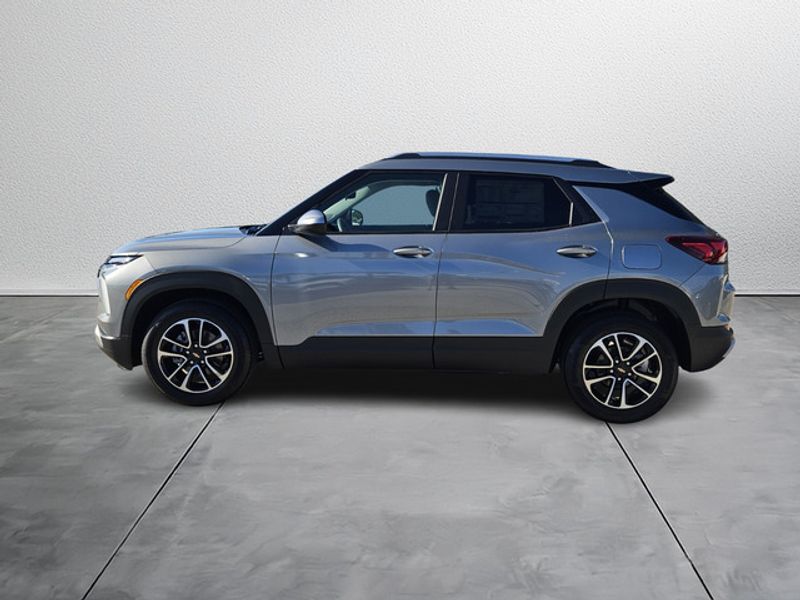 2026 Chevrolet Trailblazer LT photo 2