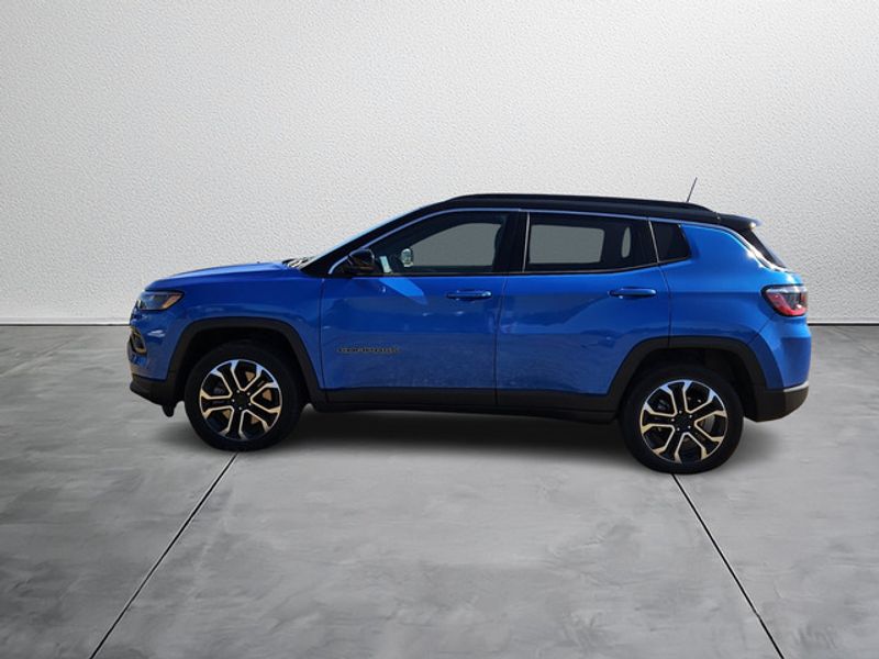 2023 Jeep Compass Limited photo 3