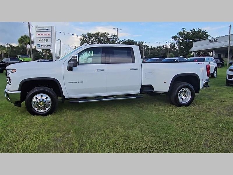 2025 Chevrolet Silverado 3500 HD LTZ - Photo 13