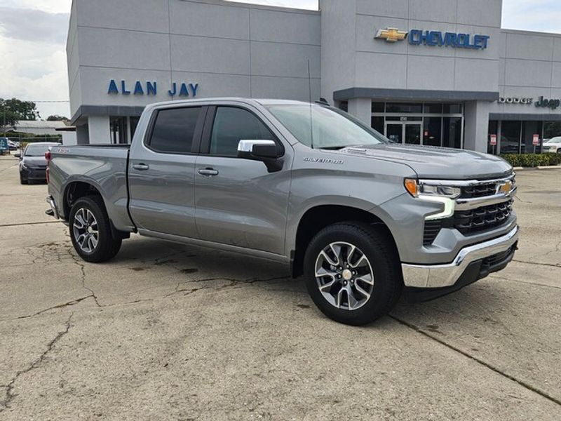 2025 Chevrolet Silverado 1500 LT photo 2