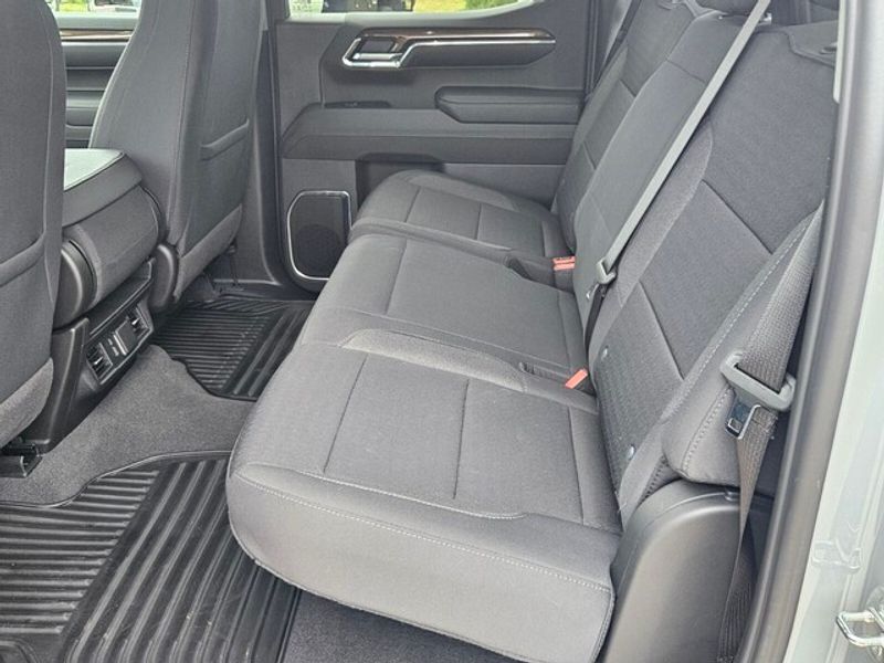 2024 Chevrolet Silverado 1500 LT photo 4
