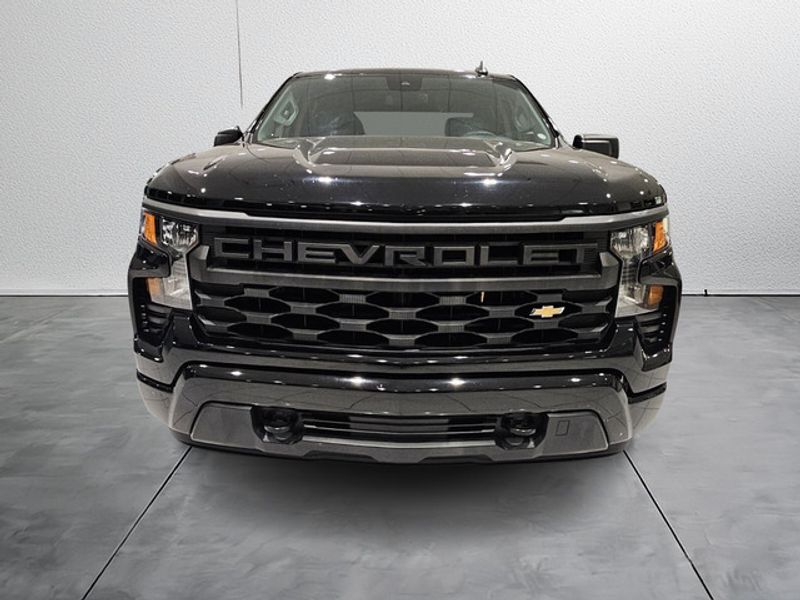 2022 Chevrolet Silverado 1500 Custom photo 2