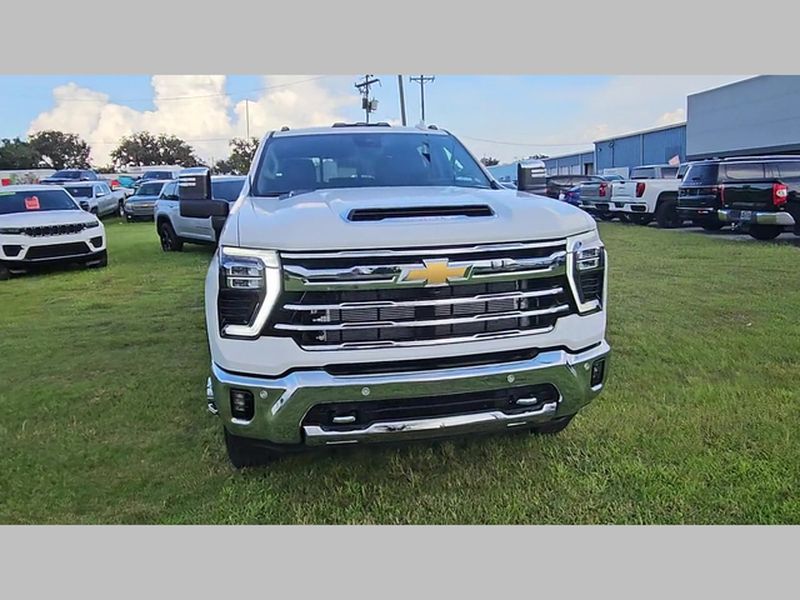 2025 Chevrolet Silverado 3500 HD LTZ - Photo 31