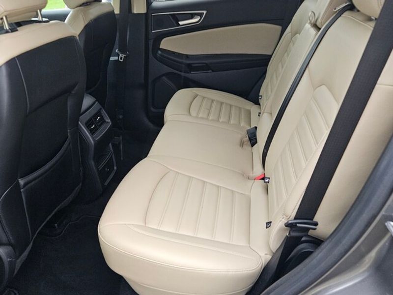 2023 Ford Edge SEL photo 4