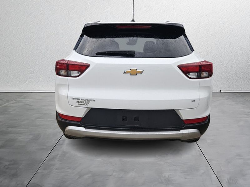 2024 Chevrolet Trailblazer LT photo 2