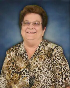 Staff member Lorraine Smith from ID_ab2b050a88a4