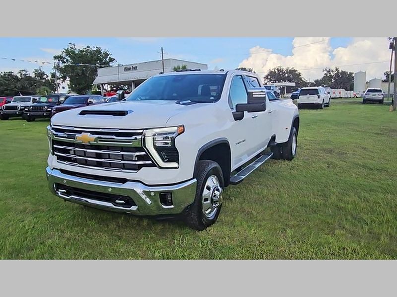 2025 Chevrolet Silverado 3500 HD LTZ - Photo 32