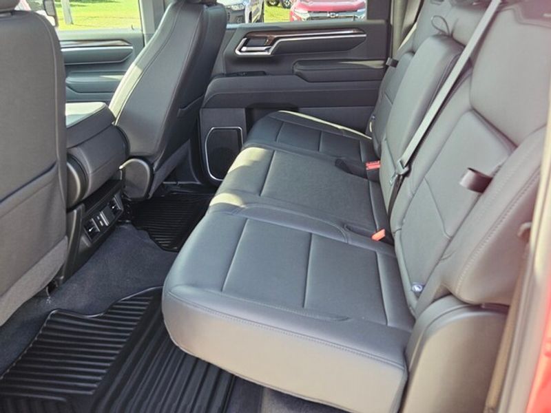 2025 Chevrolet Silverado 2500HD LT photo 4