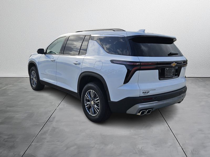 2025 Chevrolet Traverse photo 3