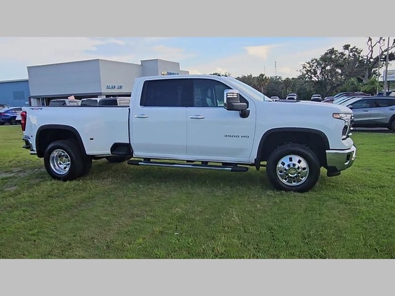 2025 Chevrolet Silverado 3500 HD LTZ - Photo 28