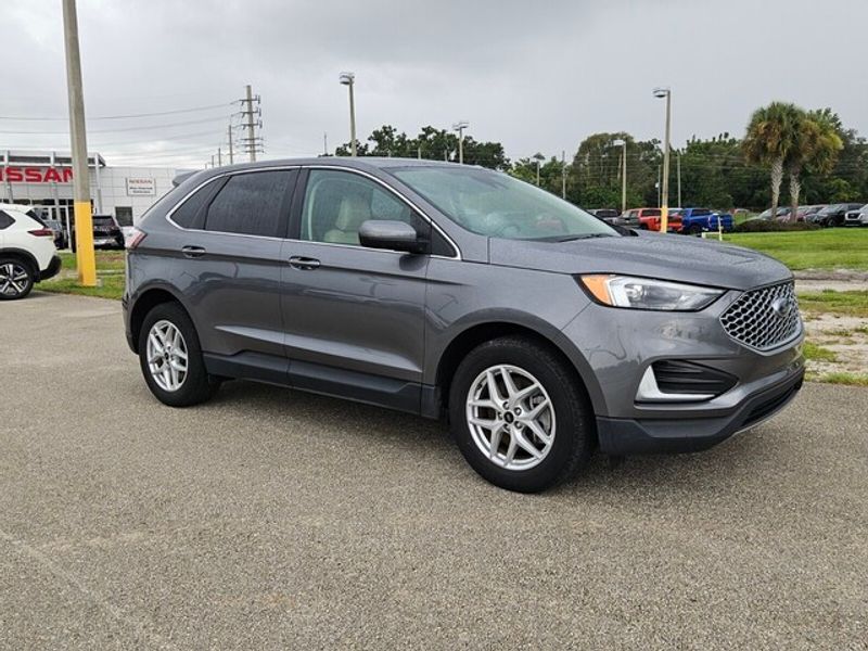 2023 Ford Edge SEL photo 2