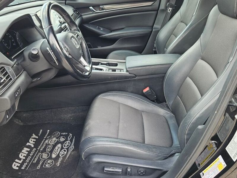 2021 Honda Accord Sport 1.5T photo 3
