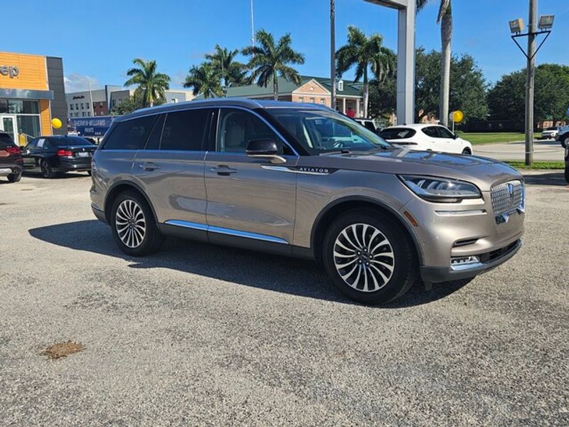 2021 Lincoln Aviator Reserve photo 2