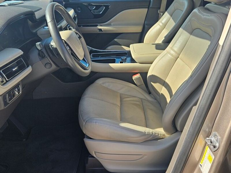 2021 Lincoln Aviator Reserve photo 3