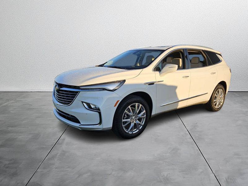 2024 Buick Enclave Essence photo 2