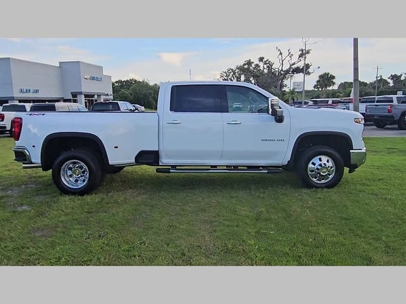 2025 Chevrolet Silverado 3500 HD LTZ - Photo 27