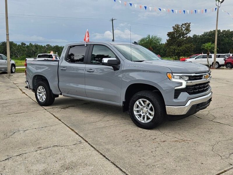 2024 Chevrolet Silverado 1500 LT photo 2