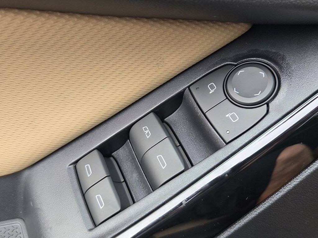 2027 Chevrolet Equinox ACTIV - Photo 25