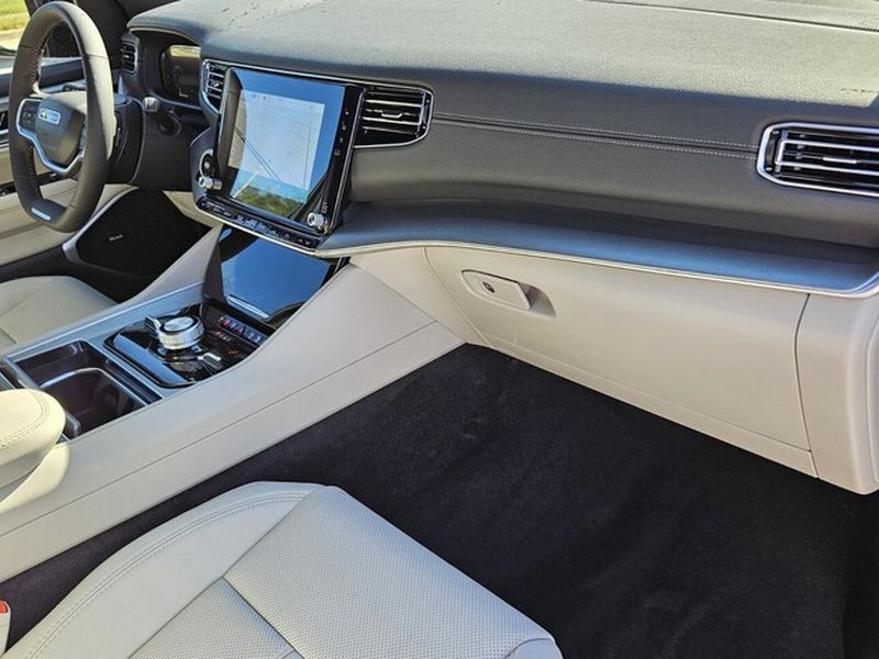 2025 Jeep Wagoneer Series III - Photo 17