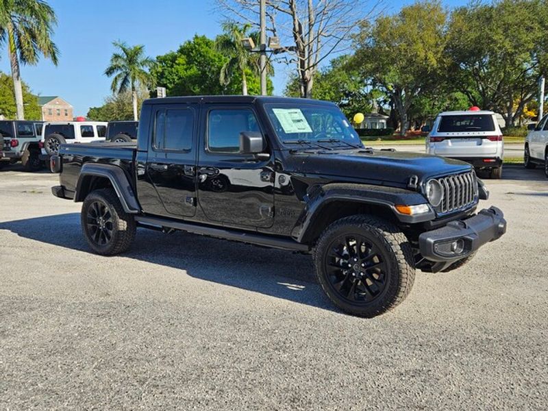 2025 Jeep Gladiator Sport photo 2