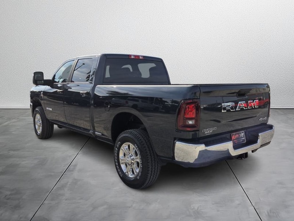 New 2026 Ram 2500 BIG HORN CREW CAB 4X4 6'4 BOX Pickup