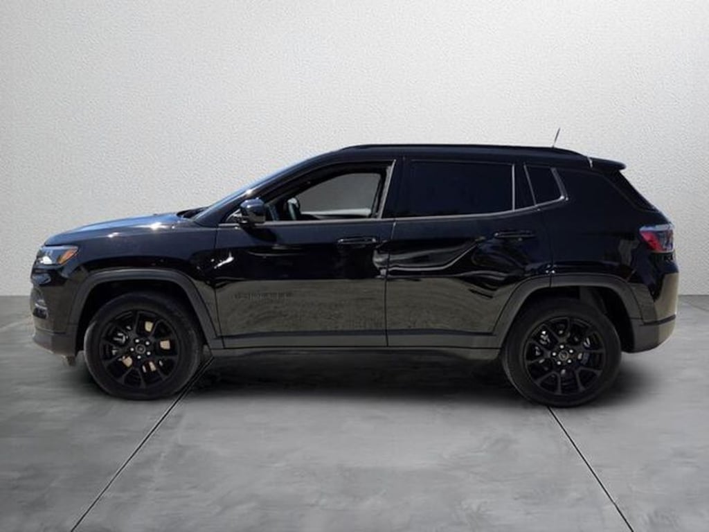 Used 2025 Jeep Compass Latitude SUV