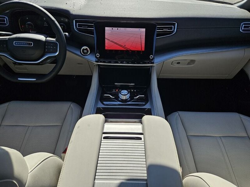 2025 Jeep Wagoneer Series III - Photo 11