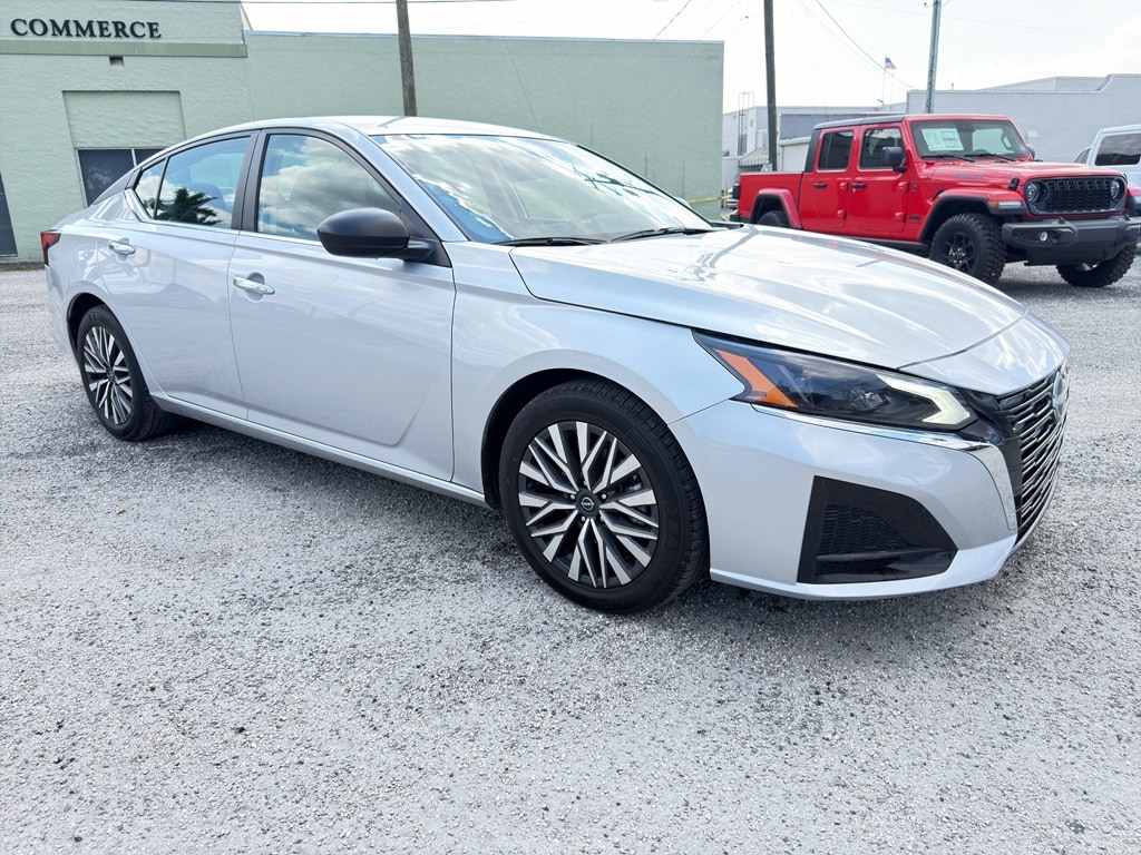 Used 2024 Nissan Altima 2.5 SV Sedan