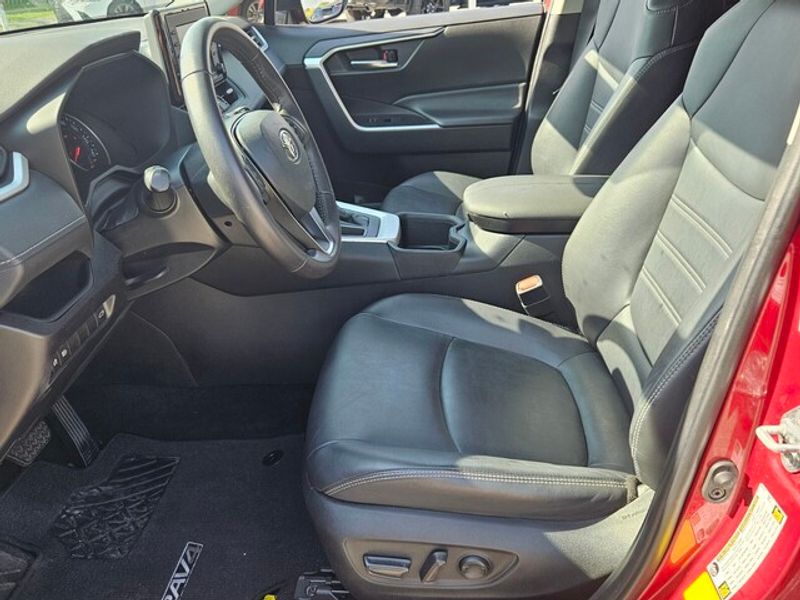 2022 Toyota RAV4 XLE Premium photo 2