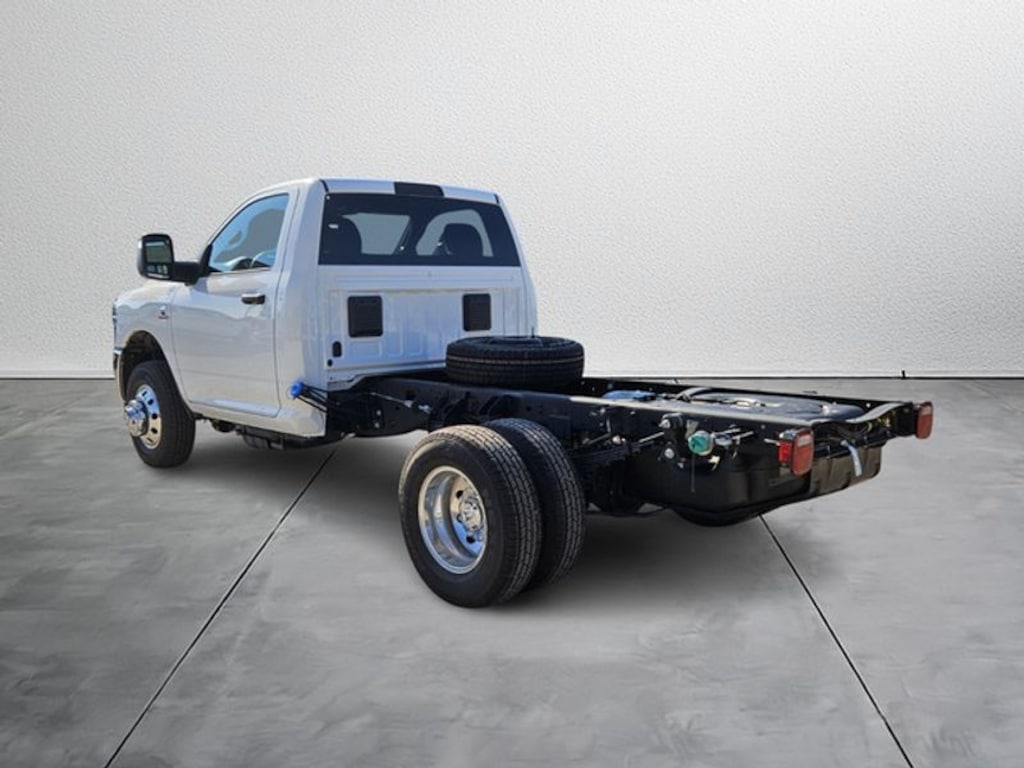 New 2026 Ram 3500 Chassis Cab TRADESMAN REGULAR 4X4 60' CA Pickup