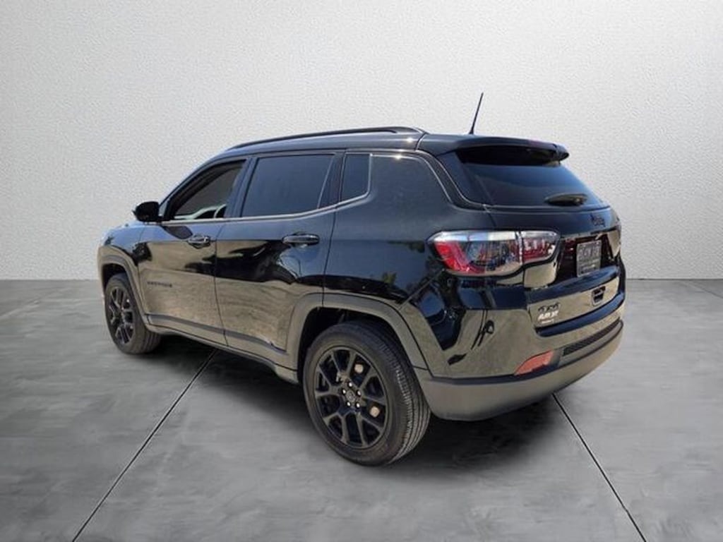 Used 2025 Jeep Compass Latitude SUV