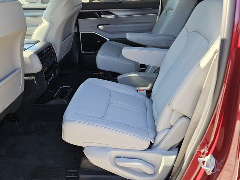 2025 Jeep Wagoneer Series III - Photo 8