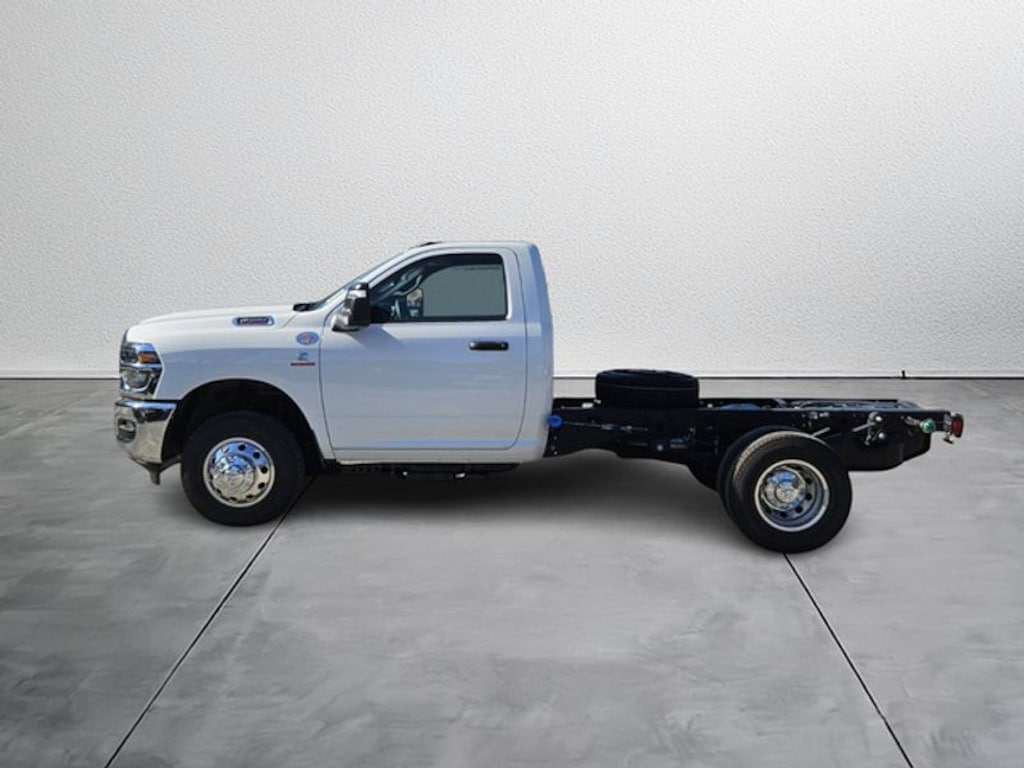 New 2026 Ram 3500 Chassis Cab TRADESMAN REGULAR 4X4 60' CA Pickup