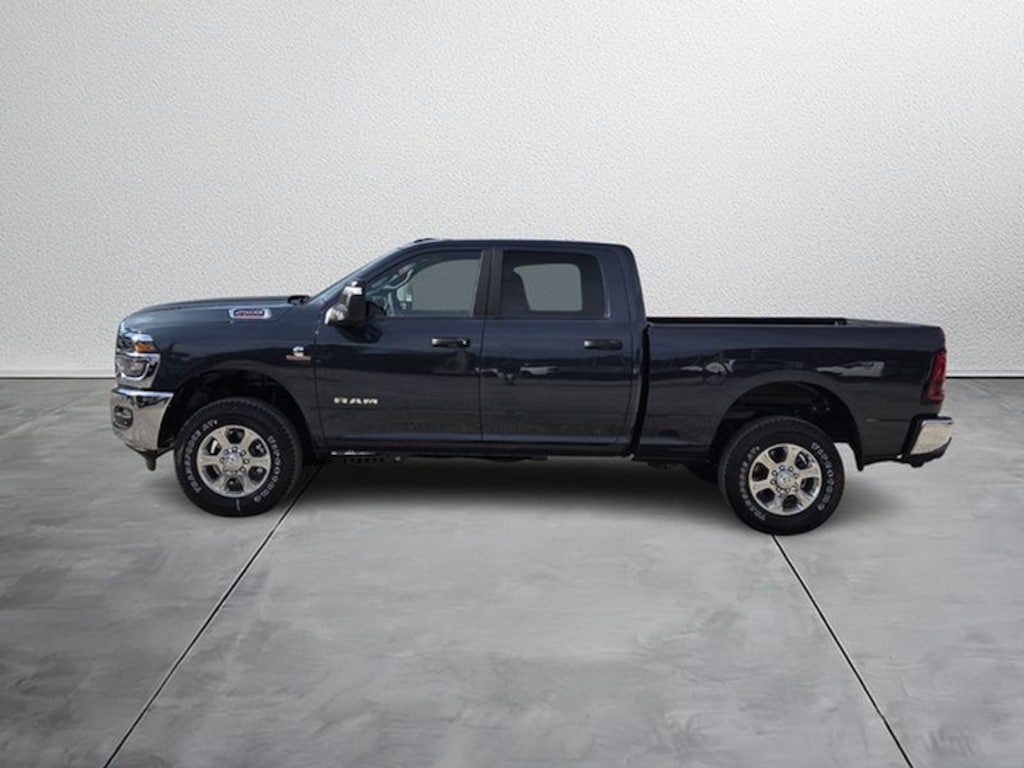 New 2026 Ram 2500 BIG HORN CREW CAB 4X4 6'4 BOX Pickup
