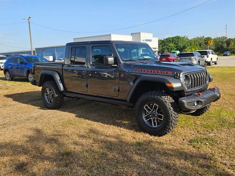 2025 Jeep Gladiator Mojave photo 2