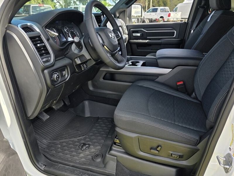 2026 RAM 3500 Big Horn - Photo 8