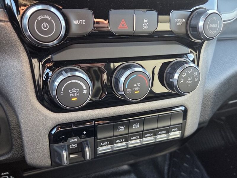 2026 RAM 3500 Chassis Tradesman - Photo 18