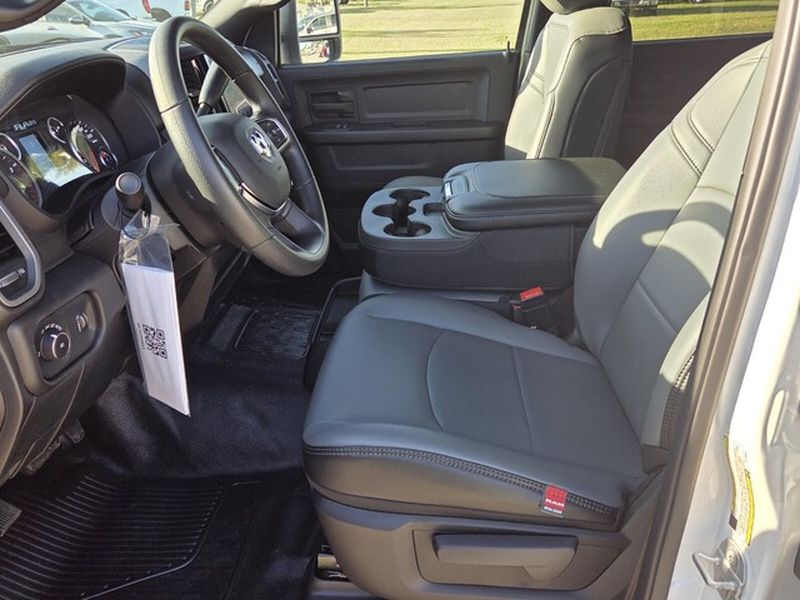 2026 RAM 3500 Chassis Tradesman - Photo 8